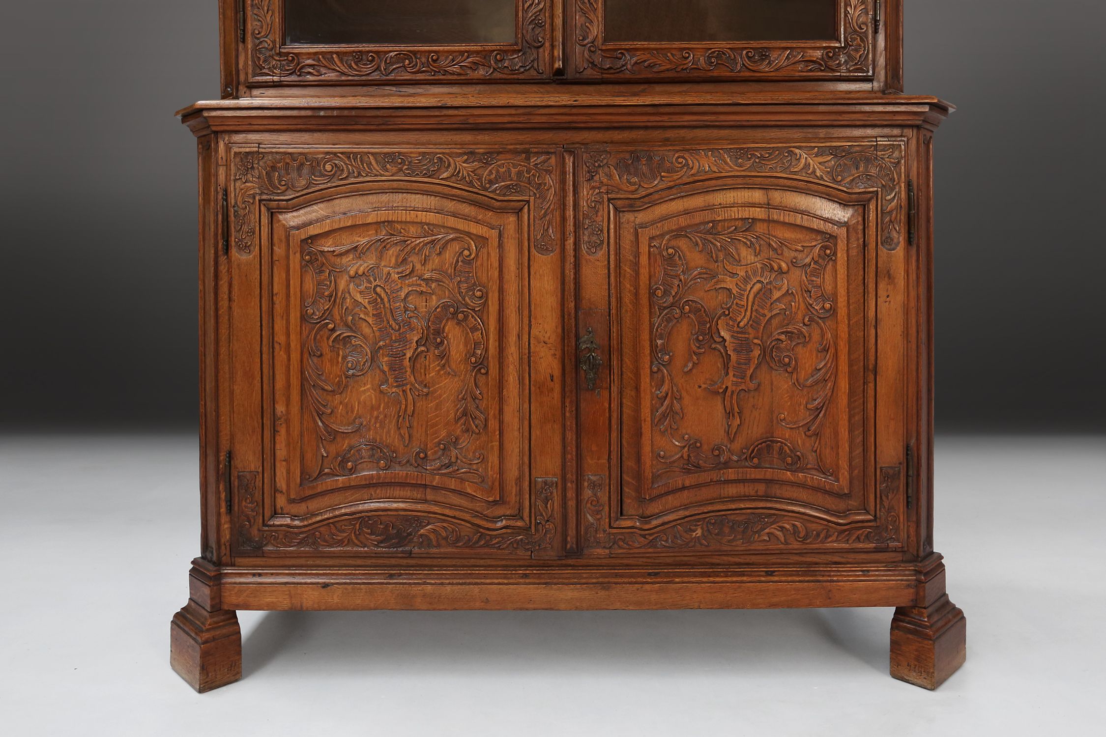 Antique Liège Display Cabinet in Carved Wood, Belgium, 18th Centurythumbnail
